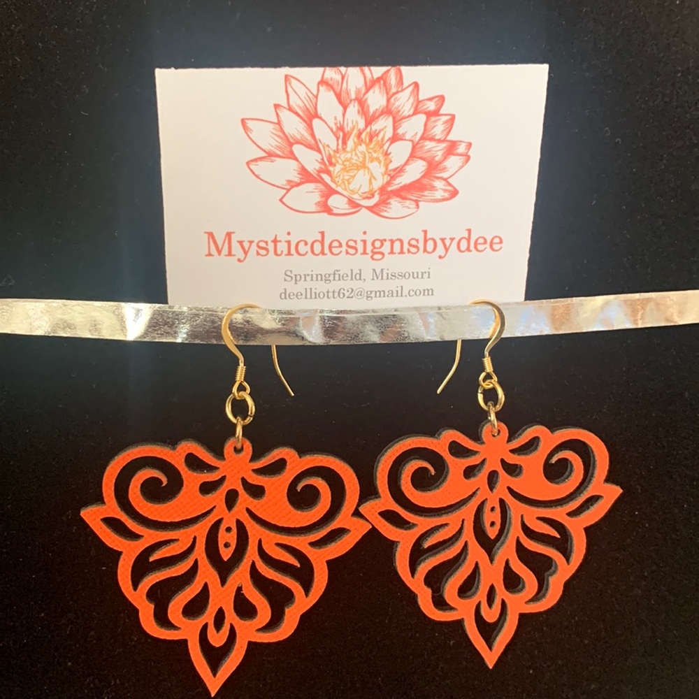 Gorgeous, acrylic car to earrings